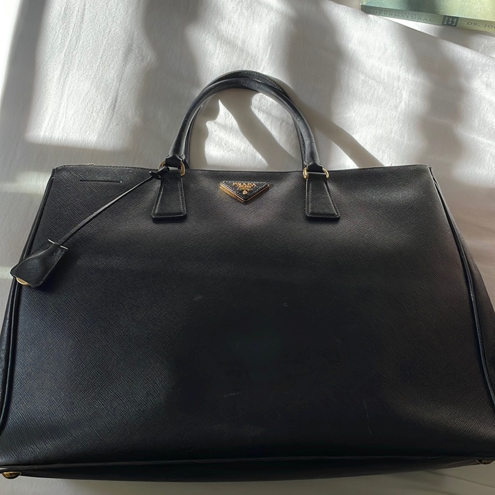 Prada Saffiano leather extra large double zip Galleria tote in black